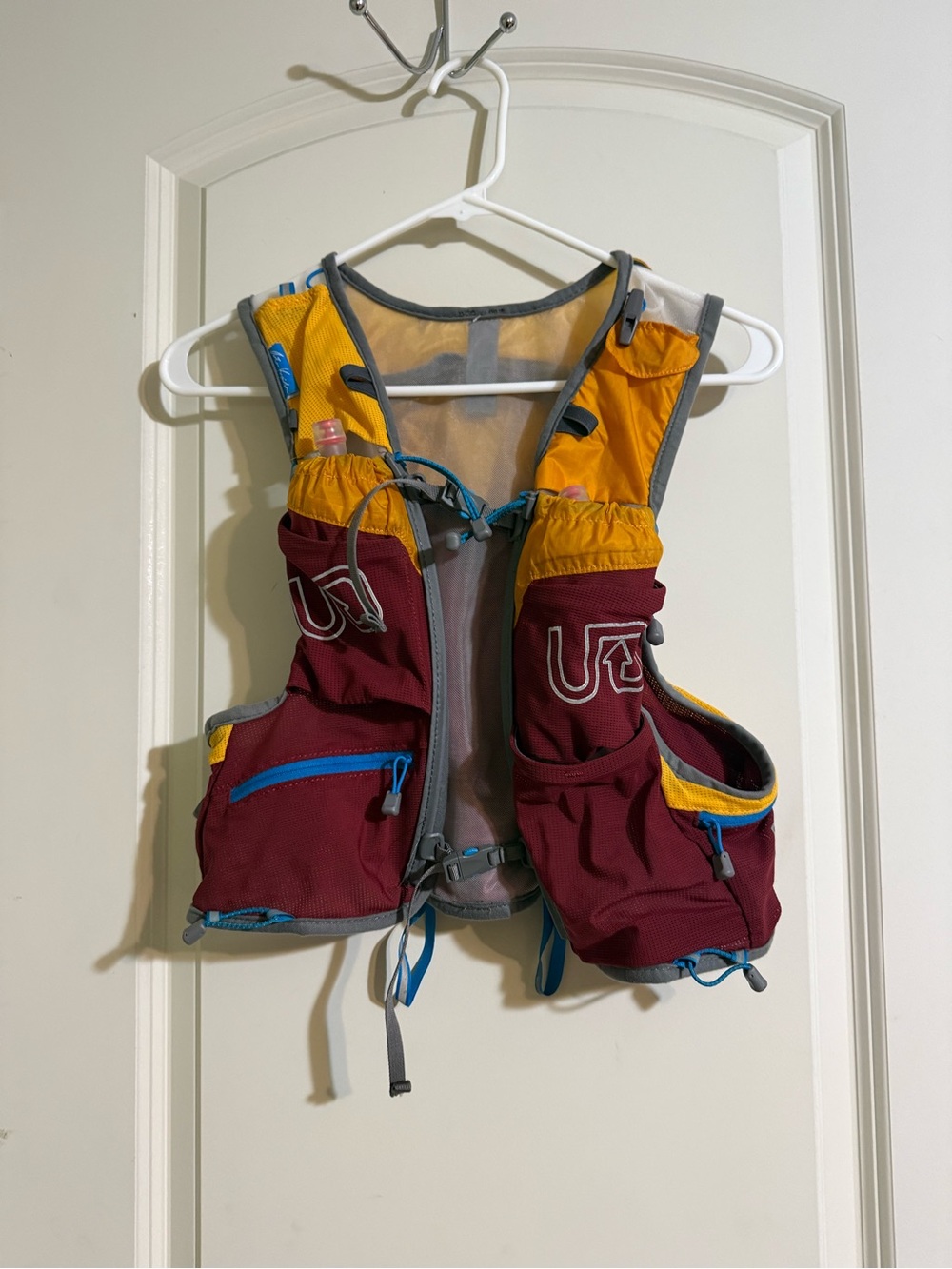 Ultimate Direction AK Mountain 3.0 Hydration Vest.  Adult medium
